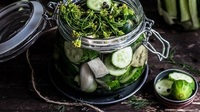 Часникові огірки – найкращий у світі рецепт зимової заготовки