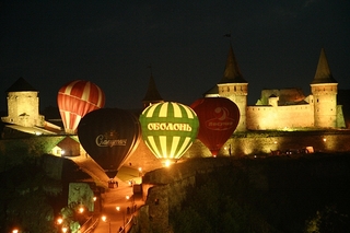 Вечірній фестивал повітряних куль над Кам'янець-Подільською фортецею
