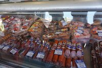 Найдешевша ковбаса за 463 грн: «русскій мір» встановив захмарні ціни у Маріуполі