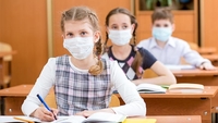 Вистачить однієї маски на день – нові рекомендації МОЗ щодо перебування учнів у школі