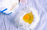 Чим замінити яйця у домашніх смаколиках – сирниках, млинцях тощо