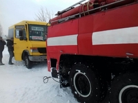 Рівненські рятувальники вивільнили зі снігових заметів 35 машин (ФОТО)