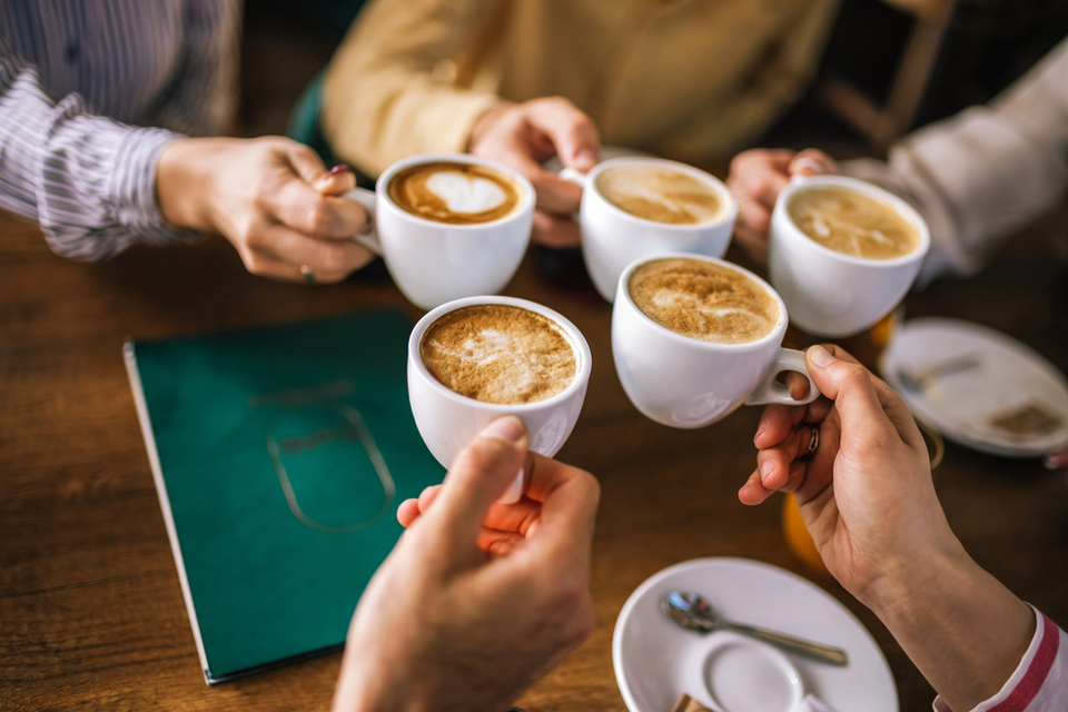 Кожен робив це, і не знав, що це велика помилка: які продукти не можна поєднувати з кавою 