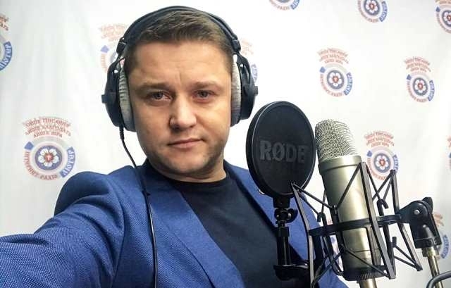 Олександр Третяк був радіоведучим та брав інтерв'ю. Зокрема, в Оксани Білозір.