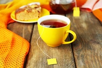 Ви роками заварювали чай неправильно: Як треба використовувати чайний пакетик і чому його не можна віджимати