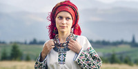День української хустки: Як носили їх наші прабабусі понад століття тому (ФОТО)