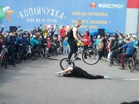 Чемпіон України з велотріалу виступив у Рівному з екстремальними трюками (ФОТО)