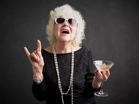 Пенсійний вік жінок змінять: кому дозволять іти на пенсію у 55 років