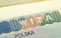 Польща суттєво піднімає ціну консульських зборів. Що це означає?