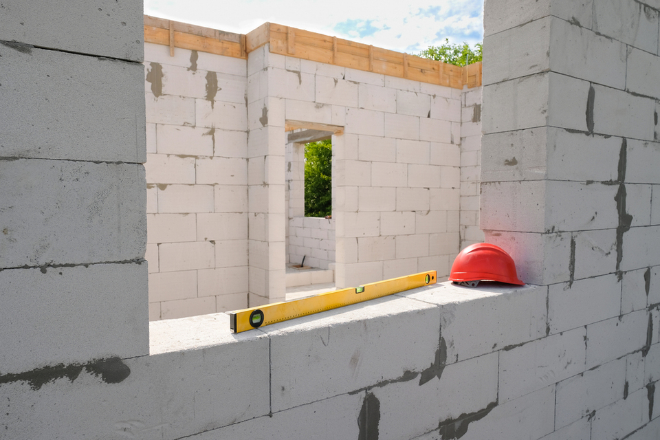 Газоблок чи піноблок: що краще зберігає тепло в домі (ФОТО)