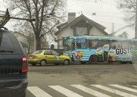 Навчальне авто зіткнулося з тролейбусом «GUSTO» у м. Рівне (ДТП/ВІДЕО)