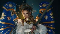 «Міс Україна Всесвіт» в Америці продала крила Воїна Світла
