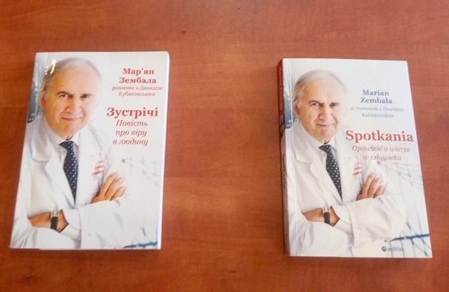 Зліва український переклад книги "Зустрічі", справа -- оригінал