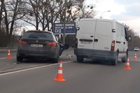 Легковик зіткнувся з мікроавтобусом у Рівному (ФОТО)