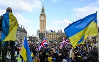 Їхали за мрією у Британію, а виявилося… Біженки з України сміються з того, що їхні чоловіки захочуть поїхати за ними