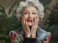 Модні стрижки для жінок 60+: варіанти зачісок, які омолоджують (ФОТО)