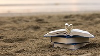 Які книги почитати влітку для хорошого настрою або у відпустці (СПИСОК)