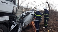 Загиблого в ДТП водія із залишків авто діставали рятувальники (ФОТО) 
