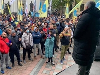 У Києві почалися перші сутички між мітингувальниками-євробляхерами і поліцією (ВІДЕО)