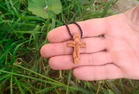 Чи можна підбирати знайдений на вулиці хрестик: народні прикмети