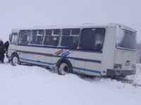 Рейсовий автобус загруз у снігу на Рівненщині
