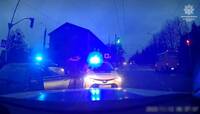 50-річного чоловіка вночі у Рівному наздоганяли патрульні: «влетів у копієчку» (ВІДЕО)