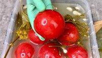 Квашені помідори «Як з бочки»: заготовка на зиму, яка з’їдається першою (РЕЦЕПТ)