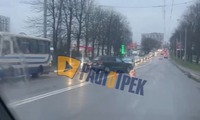 ДТП за участі двох автомобілів сталася у Рівному: є потерпілі (ВІДЕО)