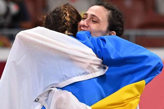 Украинка Магучих обняла российскую легкоатлетку, которая была доверенным лицом Путина 