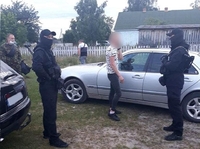 На Рівненщині чоловіки намагалися заховати в Audi майже 12 кг бурштину (ФОТО)
