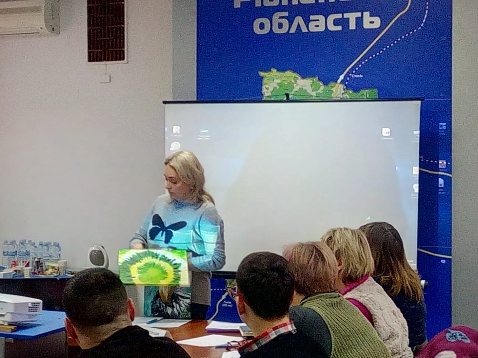Вікторія Шинкаренко презентує роботи своїх підопічних