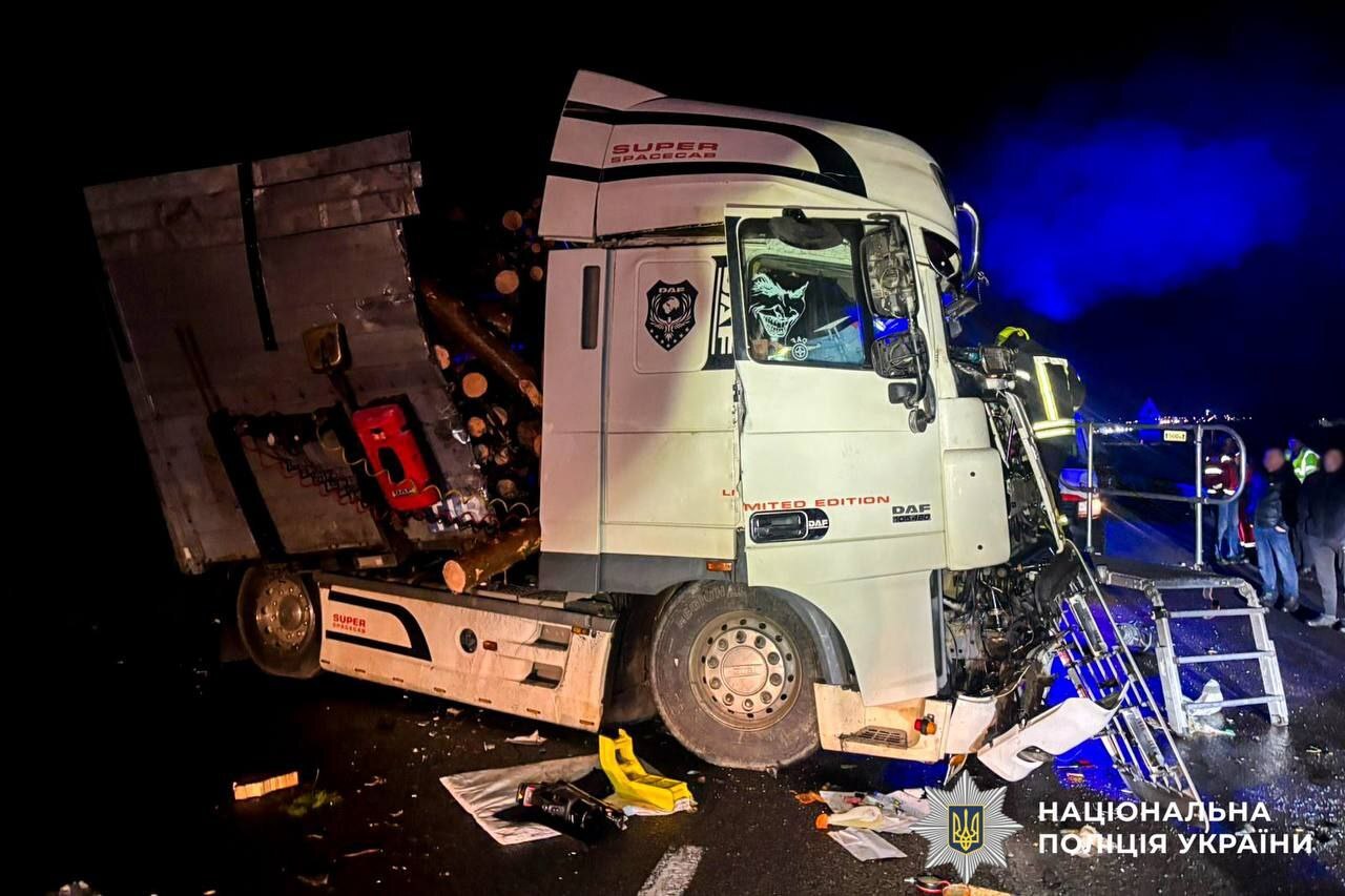 На трасі Київ-Чоп біля Рівного сталася смертельна ДТП: рух обмежений 