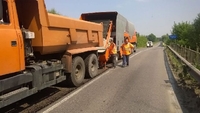 Поблизу Рівного ремонтують дорогу на Здолбунів (ФОТО)