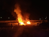 Опівночі рятувальники гасили пожежу на сміттєзвалищі біля Рівного (ФОТО/ВІДЕО)