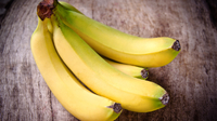 Банан не той, за кого себе видає: кому категорично не можна їсти цей продукт