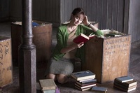 «Бо так треба»: на Дубенщині жінка залізла до чужого будинку, щоб почитати книжки