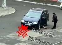 У Квасилові водій двічі переїхав собаку на очах у перехожих: поліцейські проводять перевірку (ВІДЕО 18+)