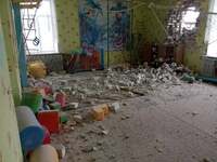 Російські снаряди влучили у приміщення дитсадка. Є постраждалі (ФОТО)