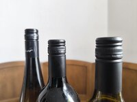 Це не ознака дешевого продукту: чому металеві кришки для вина стають все популярнішими