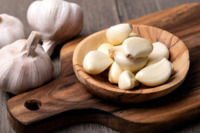 Як швидко прибрати запах часнику з рук: прості лайфхаки