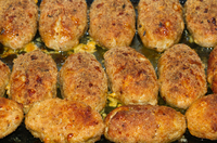 Соковиті котлети в духовці вийдуть смачніші, ніж у бабусі: Головне використати секретний продукт (ФОТО)