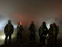 У ці хвилини в Здолбунові рятувальники ліквідовують пожежу на тракторному заводі (ВІДЕО)