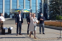 Директори шкіл Рівненщини отримали нові автобуси (ФОТО)