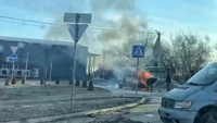 В Обарові біля АТБ палає автомобіль (ФОТО)