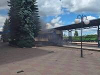Уламки «шахеда» впали на пасажирський потяг у Сумах: що відомо про наслідки? (ВІДЕО)