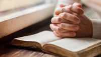 Молитву «Отче наш» століттями читали неправильно: в чому головна помилка? 