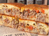 Заливний пиріг із фаршем: зникає зі столу за лічені хвилини (РЕЦЕПТ)