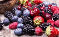 Не клубніка і не клюква: як називаються різні ягоди українською? (ФОТО)