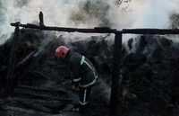 Горіло-палало: у селі на Рівненщині вщент згоріли сіно та солома