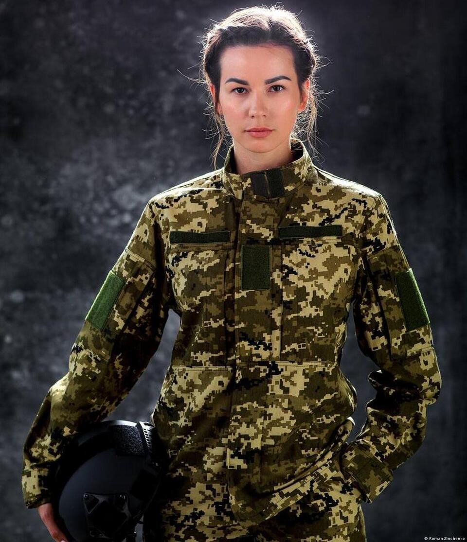 Один із прототипів жіночої військової форми ЗСУ, який має пройти тестування. Фото - DW